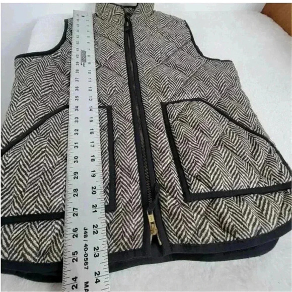 J. Crew Women's Quilted Zip Up Puffer Vest Black Herringbone Pockets Size Small - Picture 7 of 7